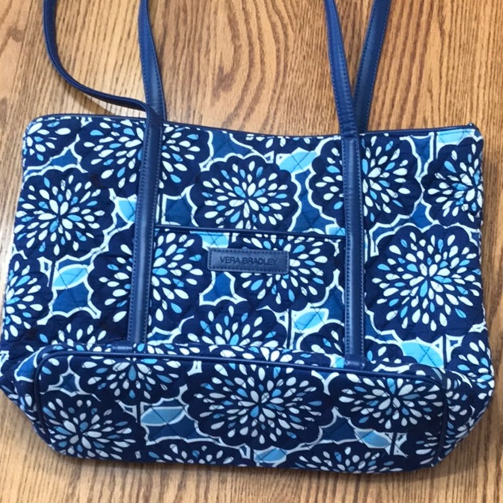 Vera Bradley Small Trimmed Vera in Petal Splash